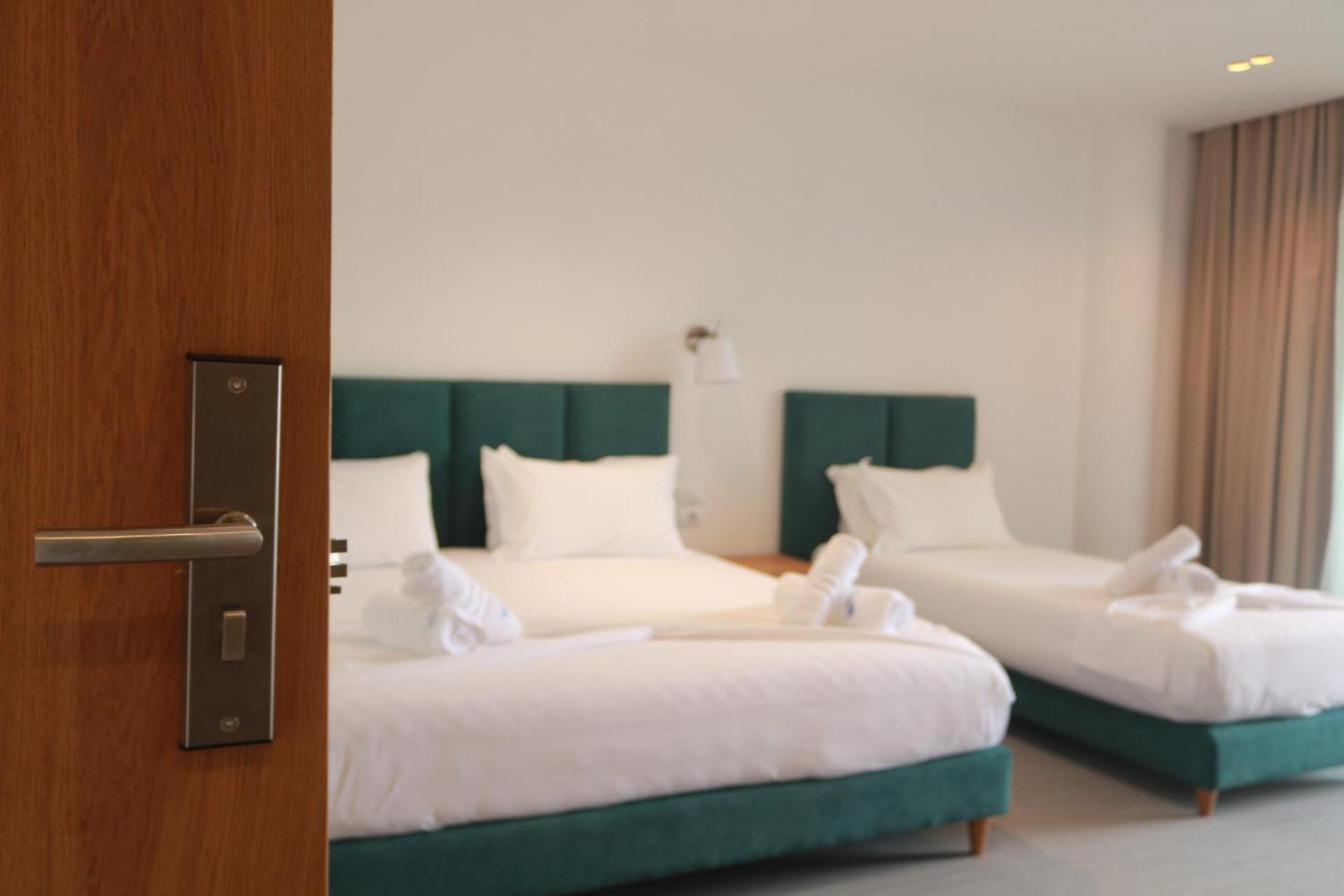 Manta Hotel クサミル エクステリア 写真