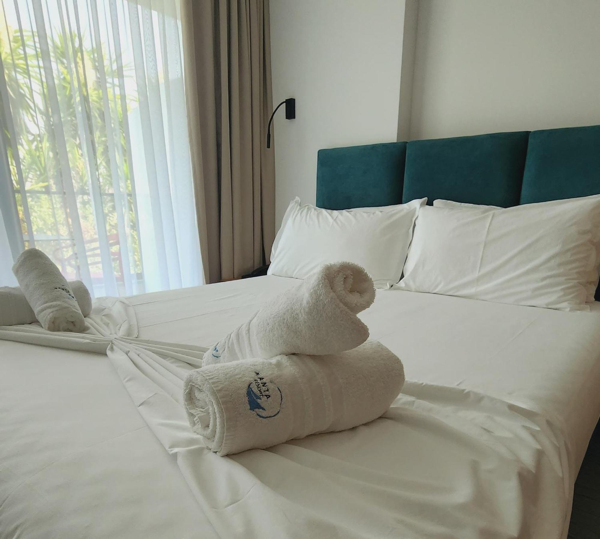Manta Hotel クサミル エクステリア 写真
