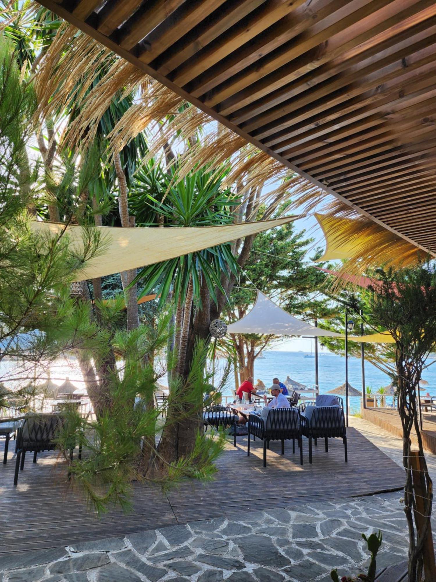 Manta Hotel クサミル エクステリア 写真